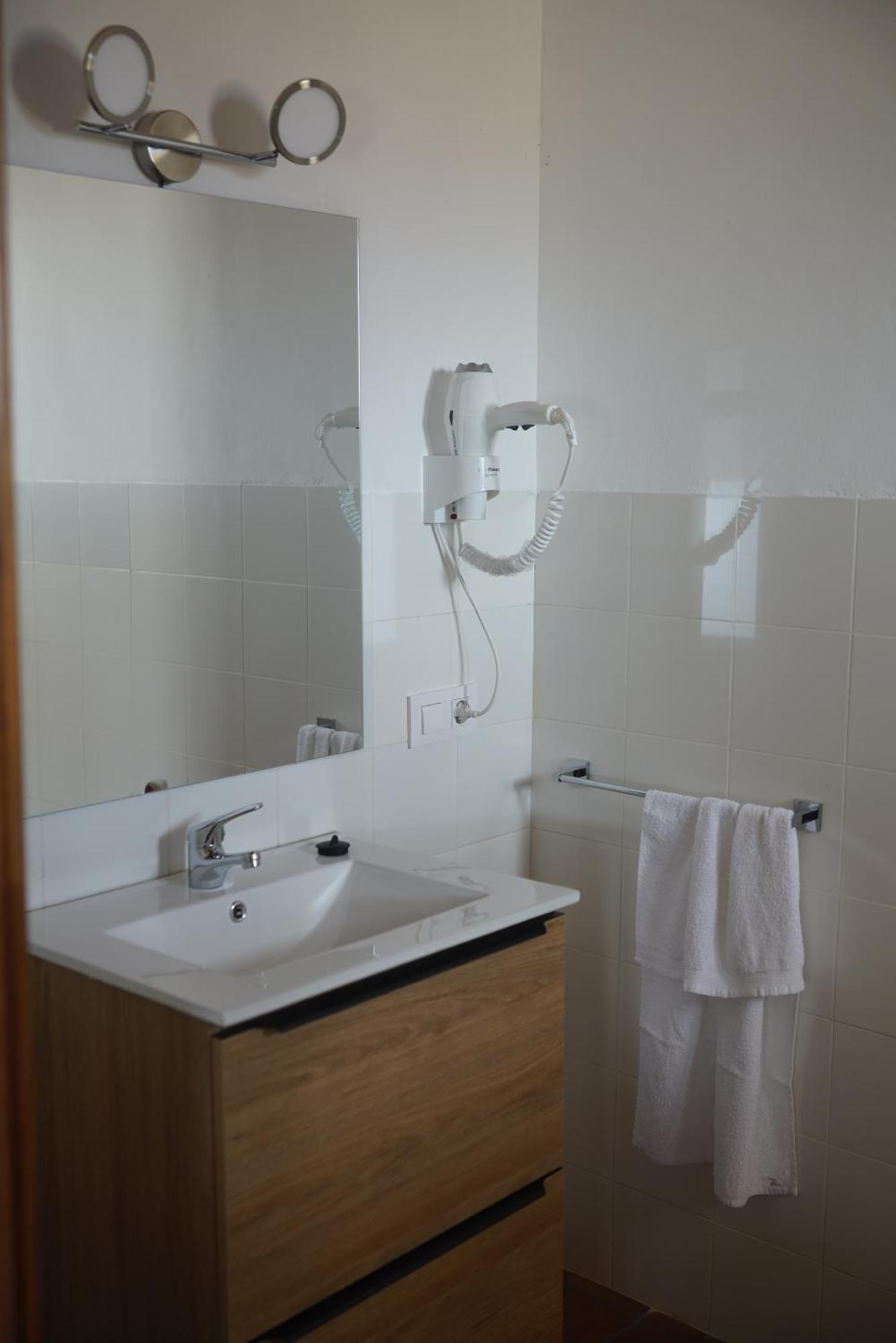Cruceros Alqueva Hostel Cheles ภายนอก รูปภาพ
